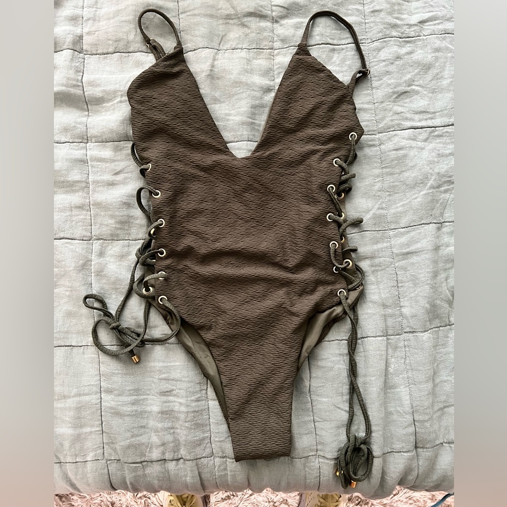 Planet Blue Roped Up One Piece - color fern, size L